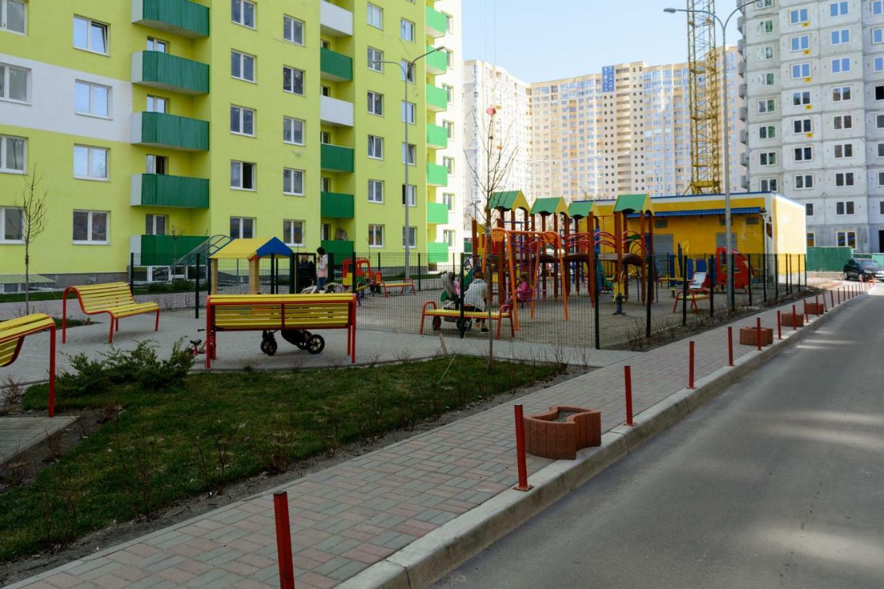 Sunny Apartments On Yulii Zdanovskoi St 36B Kyiv Exterior photo