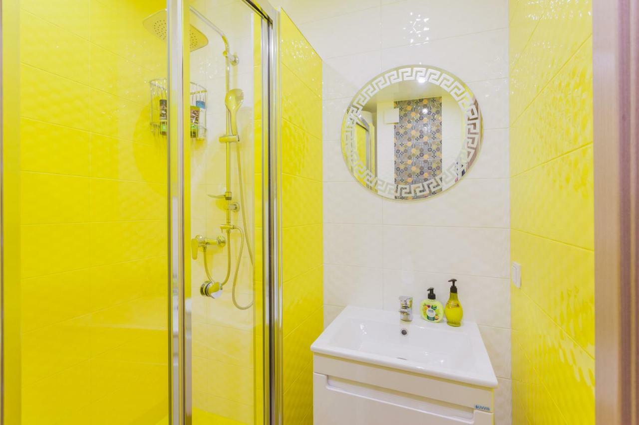 Sunny Apartments On Yulii Zdanovskoi St 36B Kyiv Exterior photo