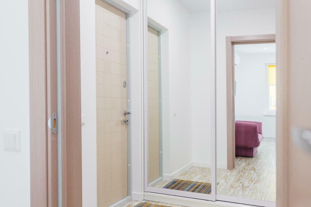 Sunny Apartments On Yulii Zdanovskoi St 36B Kyiv Exterior photo