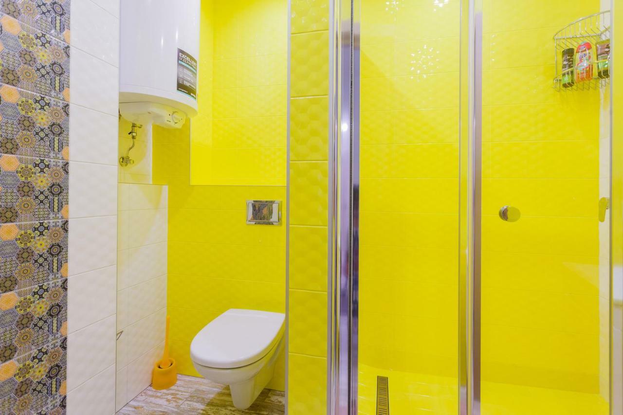 Sunny Apartments On Yulii Zdanovskoi St 36B Kyiv Exterior photo
