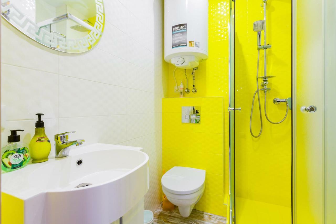 Sunny Apartments On Yulii Zdanovskoi St 36B Kyiv Exterior photo