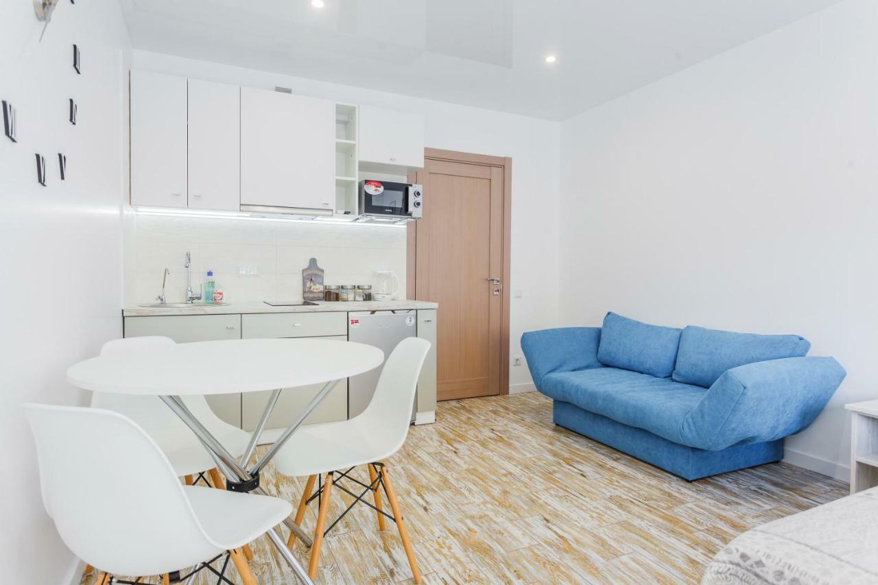 Sunny Apartments On Yulii Zdanovskoi St 36B Kyiv Exterior photo