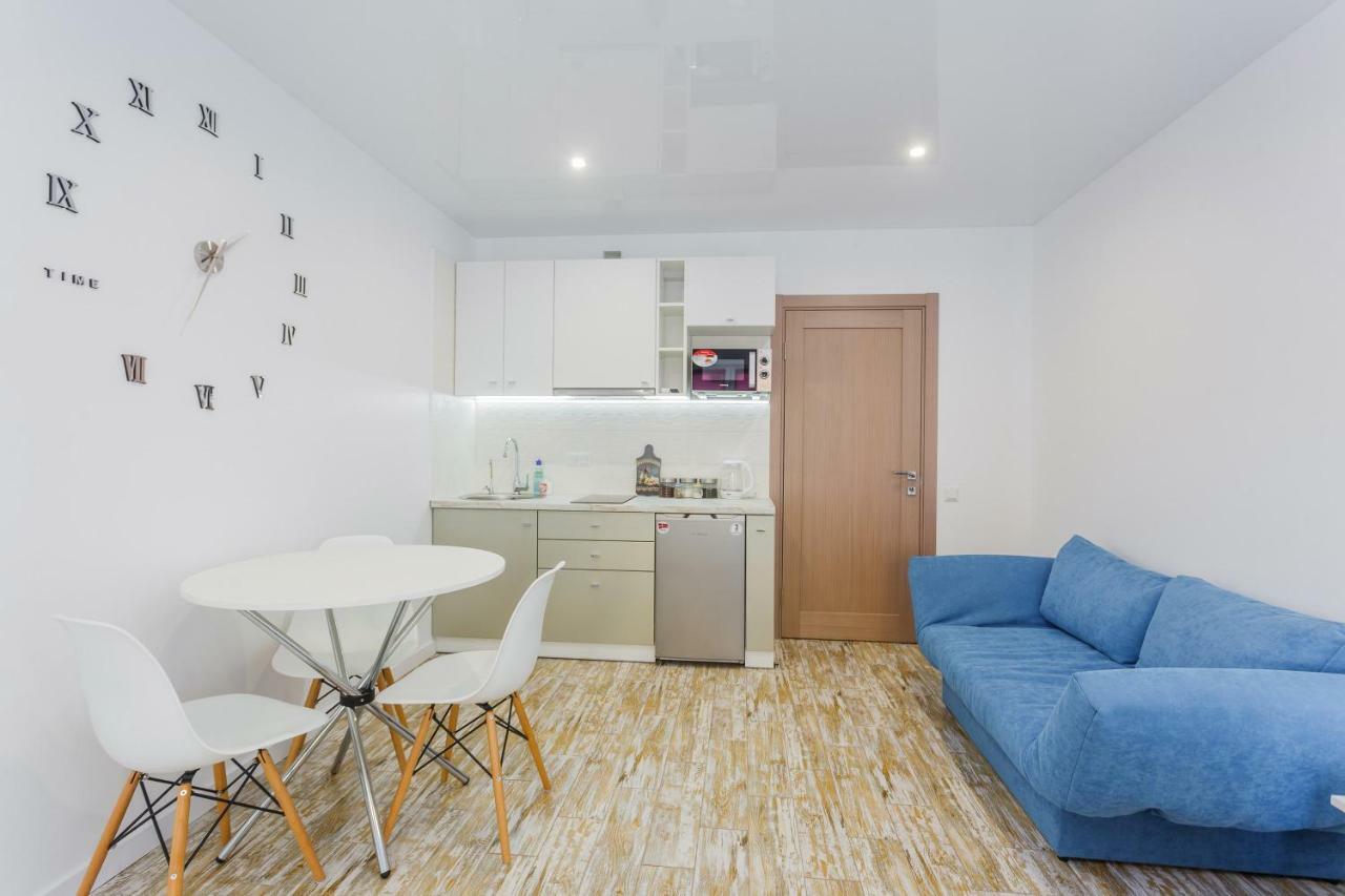 Sunny Apartments On Yulii Zdanovskoi St 36B Kyiv Exterior photo