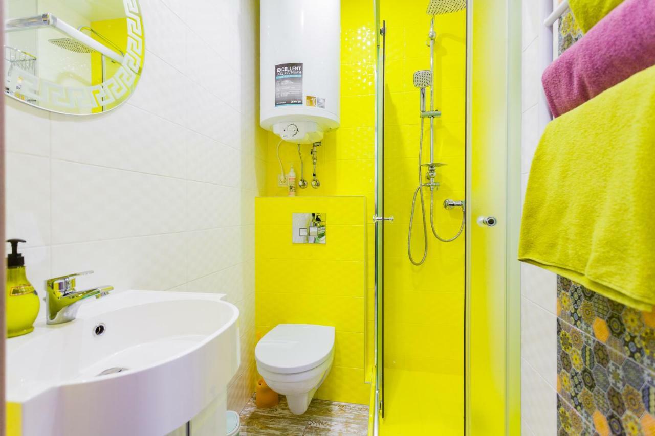 Sunny Apartments On Yulii Zdanovskoi St 36B Kyiv Exterior photo