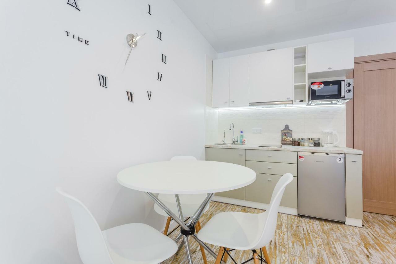 Sunny Apartments On Yulii Zdanovskoi St 36B Kyiv Exterior photo